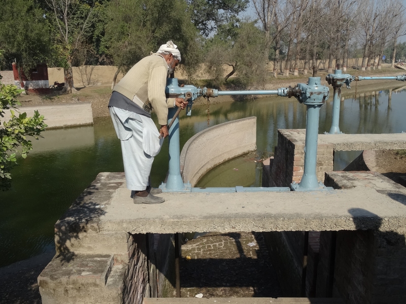 A hand-operated canal diversion control gate on the Middle Branch Lower canal studied by the LUMS Centre for Water Informatics and Technology
