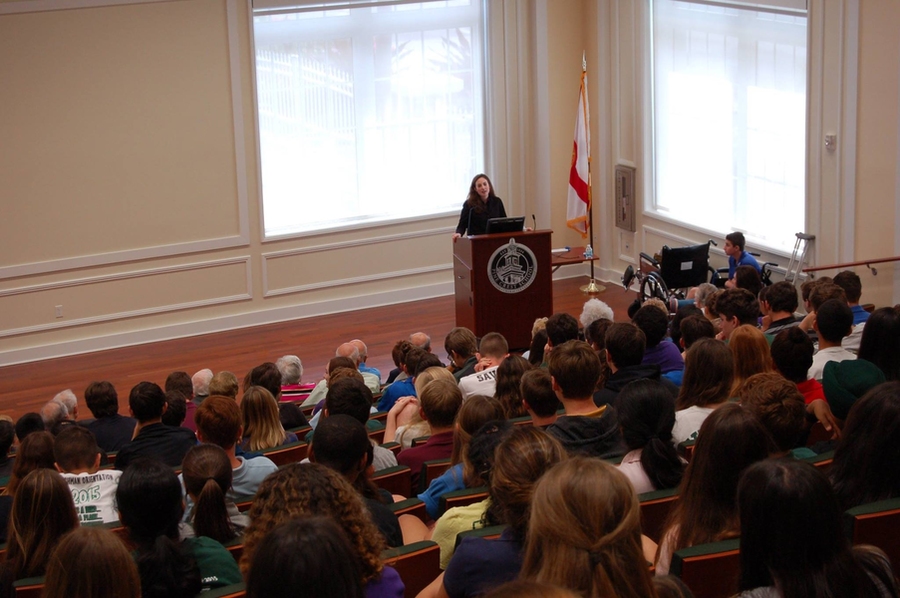Amanda Rothschild addresses an audience. 