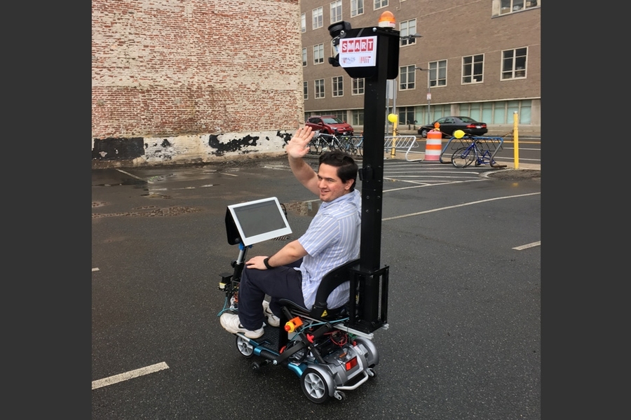 Before riding the scooter, users were asked how safe they considered autonomous vehicles to be, on a scale from one to five; after their rides, they were asked the same question again. Experience with the scooter brought the average safety score up, from 3.5 to 4.6.