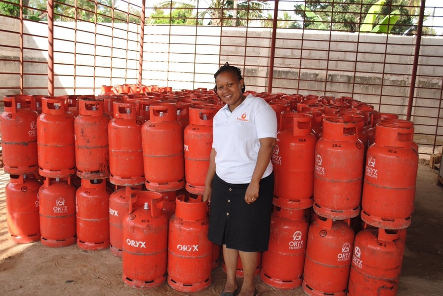 A KopaGas employee stands with liquefied petroleum gas (LPG) tanks in Tanzania. The company, co-founded by D-Lab Scale-Ups Fellow Sebastian Rodriguez, uses proprietary smart meters, refillable LPG cylinders, and mobile money technology to accelerate access to clean cooking fuel for millions of households. 