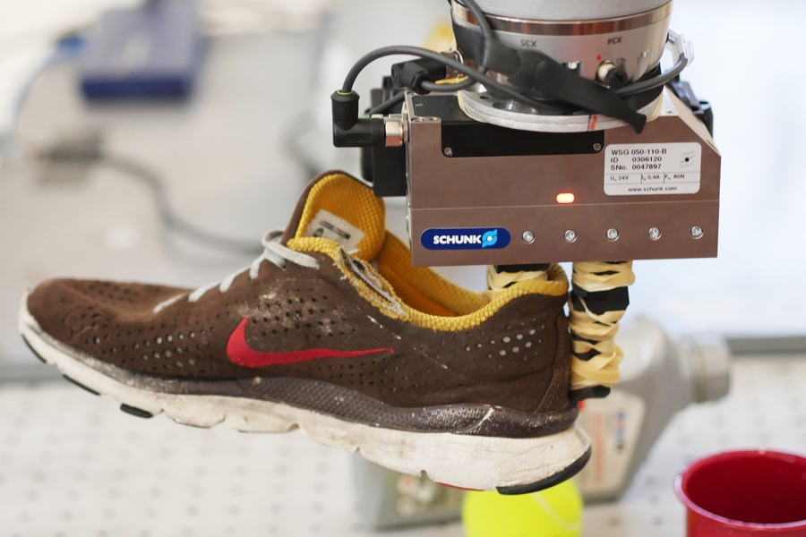 With the DON system, a robot can do novel tasks like look at a shoe it has never seen before and successfully grab it by its tongue.

