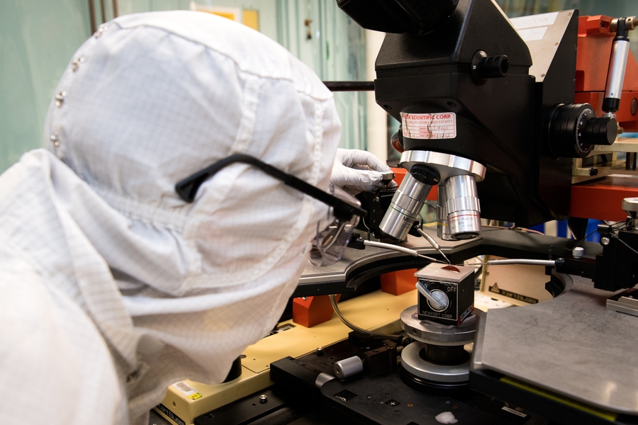 Annie Weathers measures the battery performance of a hydrogen nanobattery patterned on a silicon wafer.