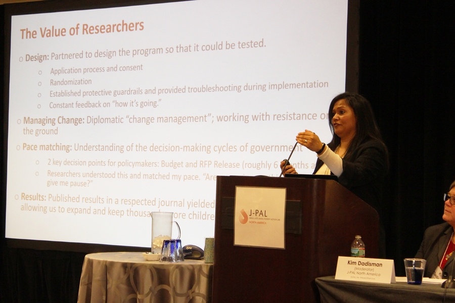Practitioner Evelyn Diaz discusses working with J-PAL affiliate Sara Heller on a randomized evaluation to determine the impact of a summer jobs program in Chicago. 