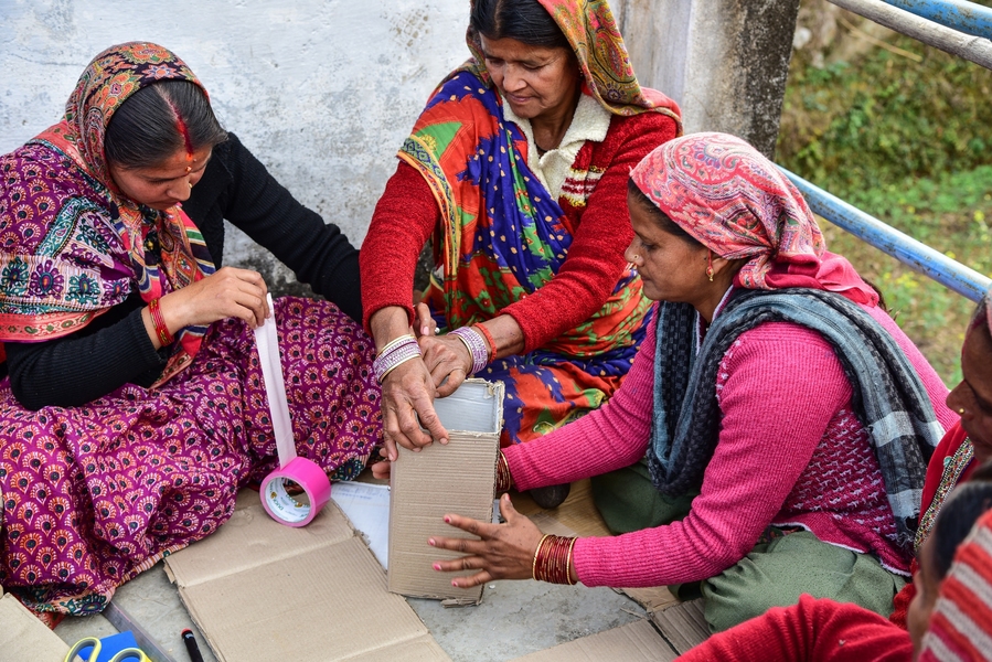 In conjunction with defining design criteria for a novel water filter technology using plant xylem tissue under development by Mechanical Engineering Professor Rohit Karnik, a D-Lab research team investigated user needs and preferences through surveys, interviews, and through water filter prototyping sessions with local women in Bageshwar district, Uttarakhand, India.