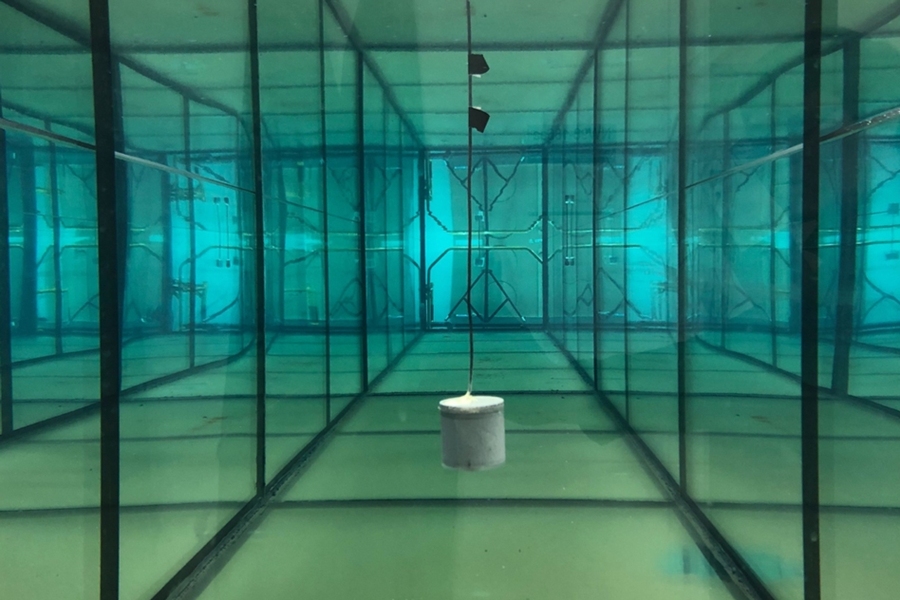 A battery-free underwater “piezoelectric” sensor invented by MIT researchers transmits data by absorbing or reflecting sound waves back to a receiver, where a reflected wave decodes a 1 bit and an absorbed wave decodes a 0 bit — and simultaneously stores energy.