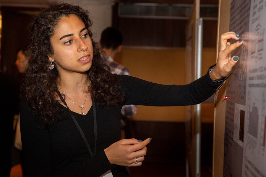Cynthia Hajal, a PhD student studying mechanical engineering, explains her research using microfluidic chips to grow blood vessels that mimic the human brain and learn more about how cancer metastasizes in the brain.