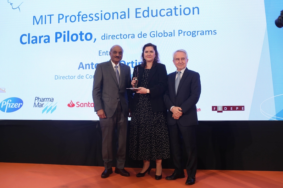 Clara Piloto (center) and Bhaskar Pant (left) accept the Hipatia Business and Science Award on behalf of MIT Professional Education from Alfonso Ortín Castellano, director of communication at PharmaMar, in Spain.