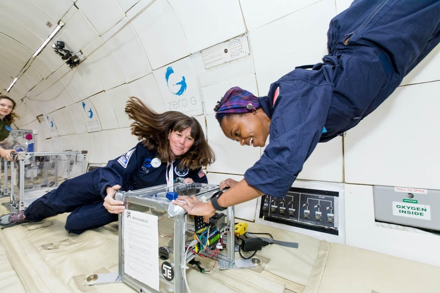 Former astronaut Cady Coleman '83 assists Juliet Wanyiri of the Space Enabled research group with her experiment.