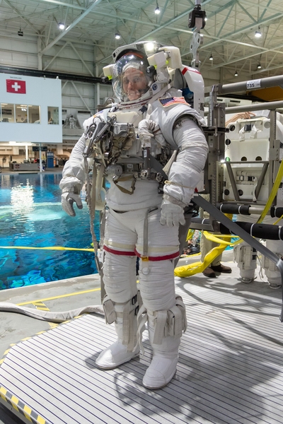 During training, Warren “Woody” Hoburg wore a spacesuit for underwater spacewalk training at NASA Johnson Space Center’s Neutral Buoyancy Laboratory in Houston.