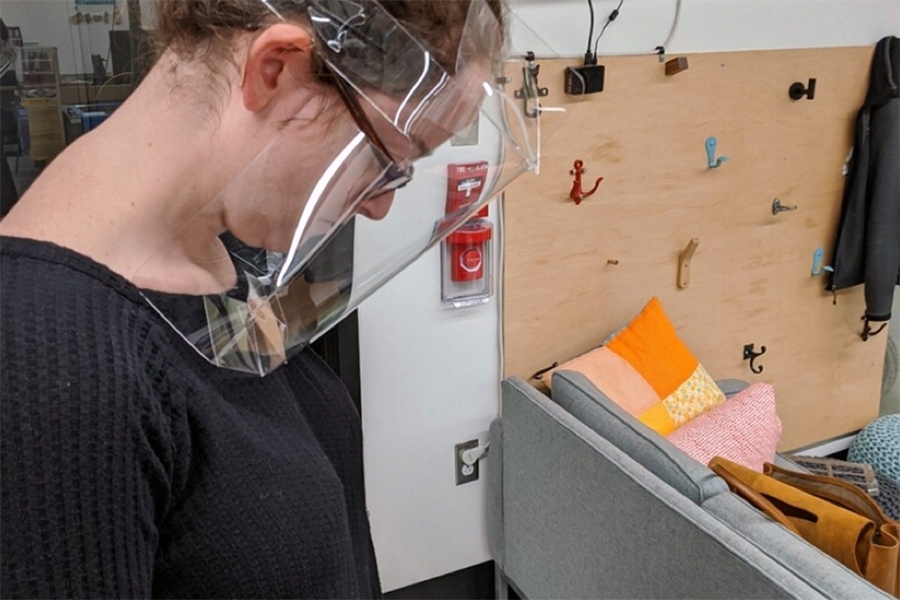 The face shield provides health care workers with full coverage around the forehead, neck, and sides of the face.