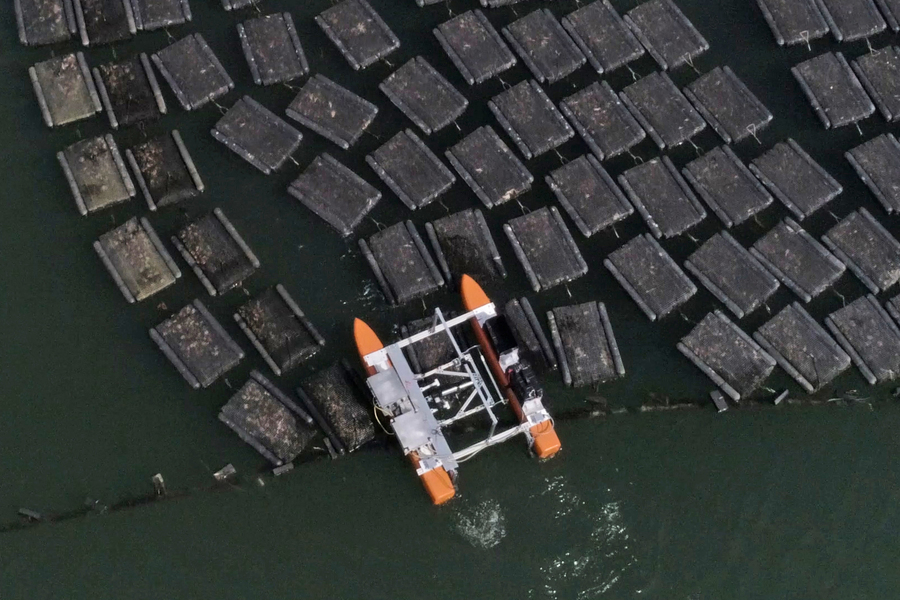 Oystamaran robot among oyster bags