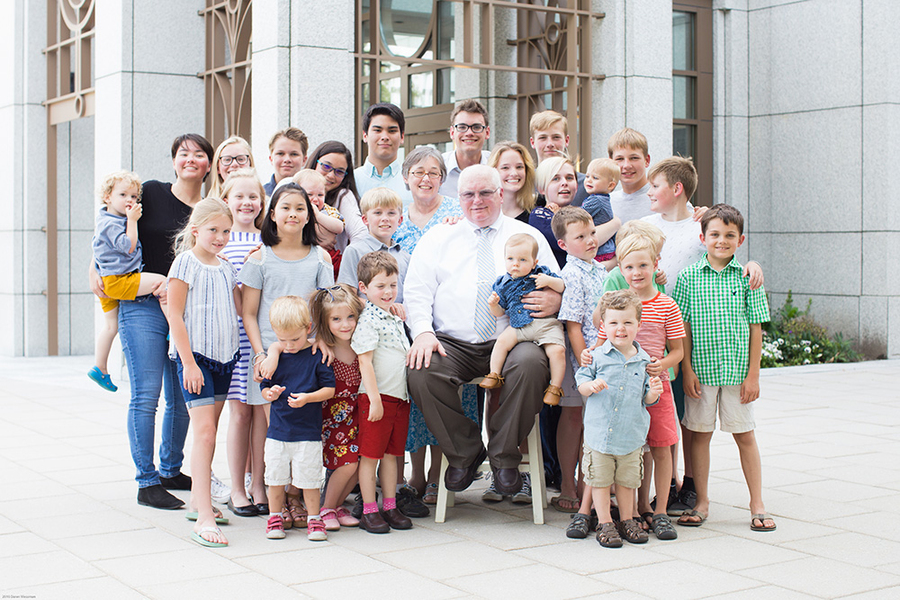 Tom Eagar and most of his 29 grandchildren pose for a photo