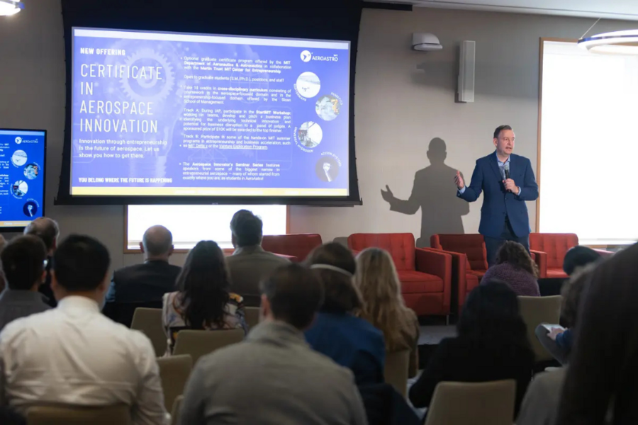 Professor Olivier de Weck giving a presentation on the Pitchfest at the Spacetech 2023 conference.