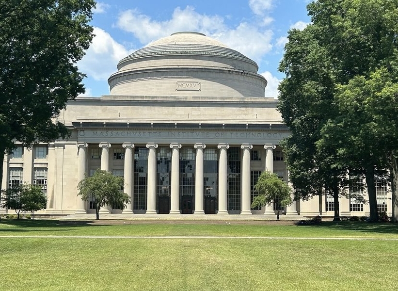 Killian Court and the MIT Dome in the summer