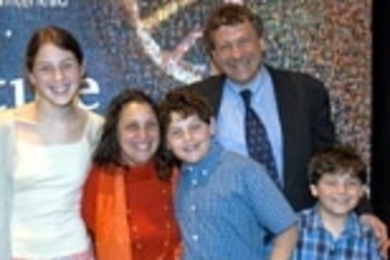 Biology professor              and director of The Broad Institute Eric Lander stands behind his              family at the June 19 press conference announcing the new institute.              From left: daughter Jessica, 15; wife Lori; and sons Daniel, 12, and              David, 8.