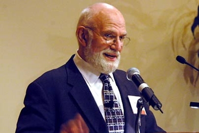Noted author and neurologist Oliver Sacks addresses a packed audience at the Hotel@MIT during a Thursday, Dec. 1, gala held by the Picower Institute for Learning and Memory to celebrate the opening of its new home in the Brain and Cognitive Sciences Complex. <a onclick="MM_openBrWindow('bcs-picower1-enlarged.html','','width=509, height=583')">
<span onmouseover="this.className='cursorChange';">Op...