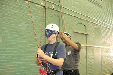 MIT Sloan students took on trust-building exercises with one another and confidence-building tasks, including a ropes course, during Innovation Period.