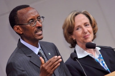 Paul Kagame, president of the Republic of Rwanda, makes a point at the Compton Lecture as MIT President Susan Hockfield looks on.