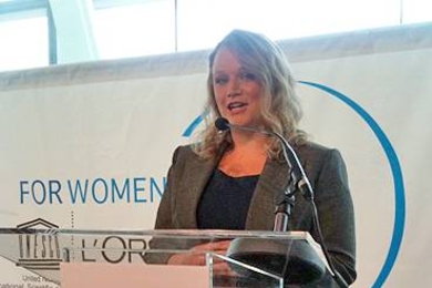 Lindley Winslow accepts her research grant award from L'Oreal USA.