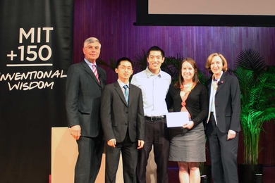 MIT President Susan Hockfield and her husband, Dr. Thomas Byrne, award a Global Challenge Juried Award to Team Solar Autoclave.