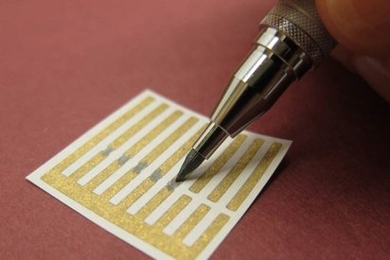 MIT chemists designed a new type of pencil lead consisting of carbon nanotubes, allowing them to draw carbon nanotube sensors onto sheets of paper.