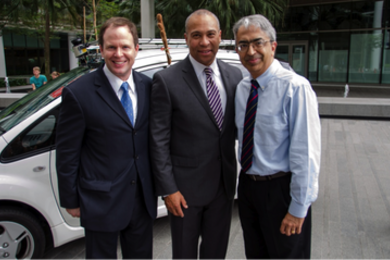 (From left) SMART Executive Director John Desforge, Gov. Deval Patrick, and SMART Centre Director Rohan Abeyaratne. 