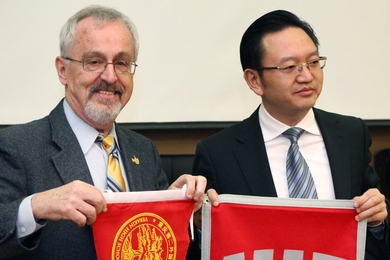 Professor Richard Larson and Xianhong Wu (founder and chairman of Verakin Group, chairman of Chongqing Verakin Real Estate Co., Ltd, and president of Chongqing Verakin High School).
