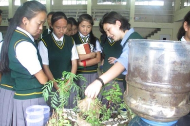 A teacher explains sustainable and organic farming to students of different Tibetan schools in Dehradun.
