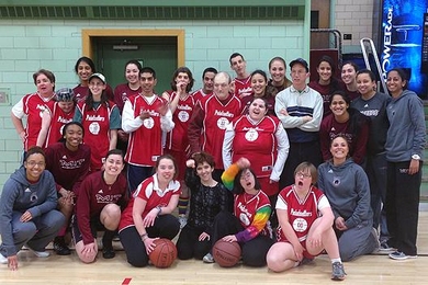 The MIT varsity women's basketball team with the Pointsetters of Athletes Unlimited. 