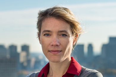 In an invited report and presentation at the White House ahead of the Paris climate negotiations, Jessika Trancik of the MIT Institute for Data, Systems, and Society described an analysis that she and her colleagues at MIT and Tsinghua University performed, including results that demonstrate a mutually reinforcing cycle between emissions-reduction policies and technology development. 