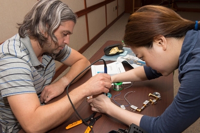 High school physics teacher Scott Brunner (left) assembles a radar component with help from a Lincoln Laboratory instructor with the LLRISE program.