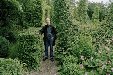 Landscape architect Sven-Ingvar Andersson in his garden, Marnas