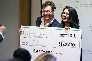 Dan Wexler (left) and Priya Patel of EatWell, which won the $15,000 grand prize at this year's Rabobank-MIT Food and Agribusiness Innovation Prize competition. 