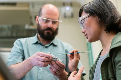 Michael J. Tarkanian, the lead instructor for 3.042, “The Materials Project Laboratory,” the capstone design course for undergraduate students in materials science and engineering, in the lab with MIT student Mindy Wu.