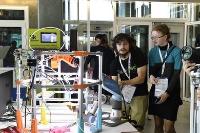 Students discussed a project at the joint Skoltech-MIT conference "Shaping the Future: Big Data, Biomedicine and Frontier Technologies" in 2017. 
