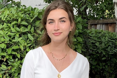 Portrait photo of MIT undergraduate student of electrical engineering and computer science Holly Jackson
